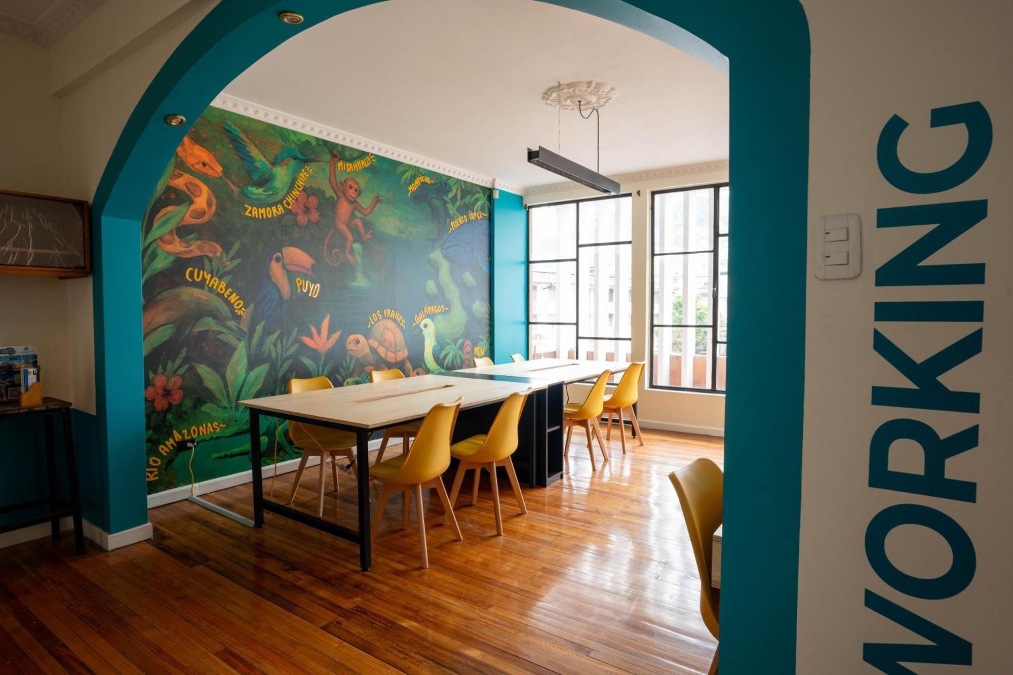 Community Hostel Кито Экстерьер фото